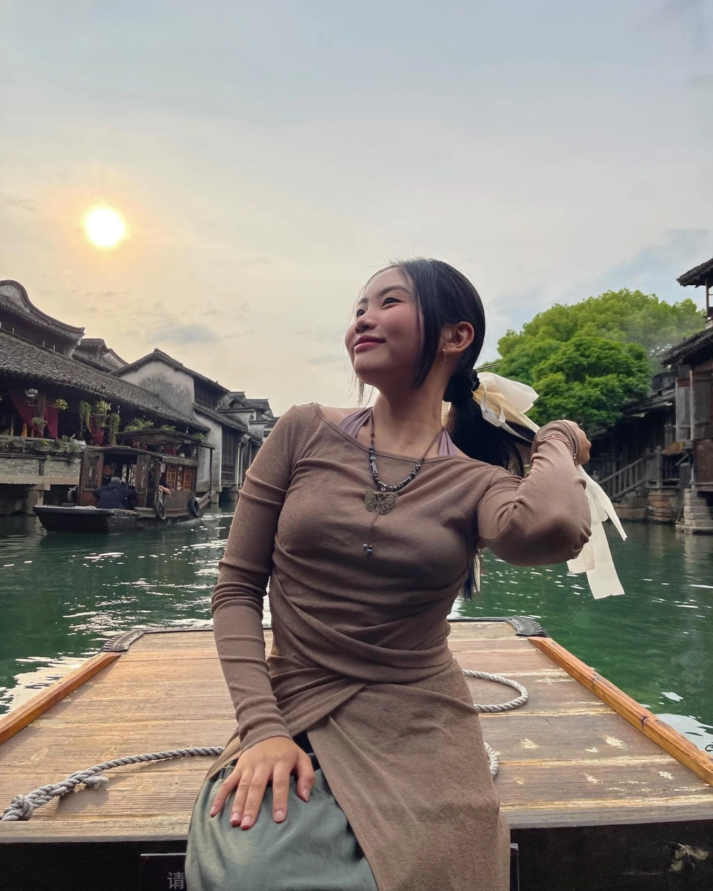 Phương Mỹ Chi miss universe gây sốt với tạo hình mới lạ