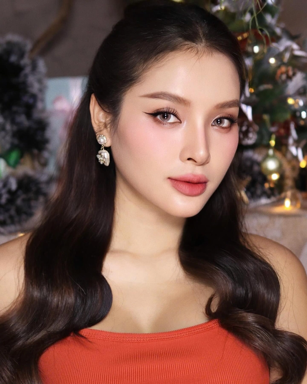 Khám phá thông tin về Phương Trinh Jolie phẫu thuật và những thay đổi trong ngoại hình