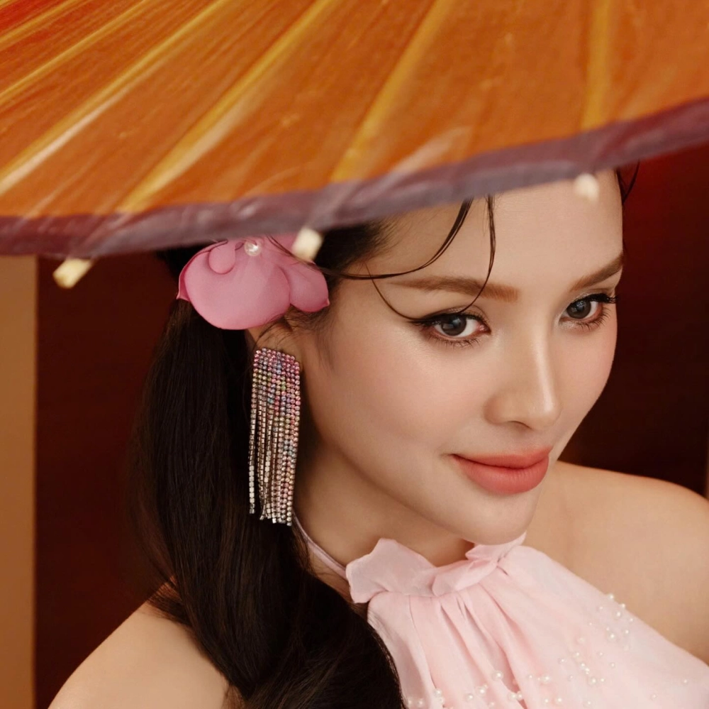 Phương Trinh Jolie bao nhiêu tuổi? Cùng tìm hiểu về độ tuổi và sự nghiệp của cô