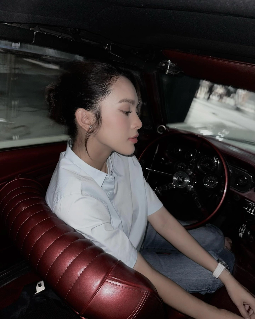 Quỳnh Lương Người ấy là ai sẽ đưa bạn đến một câu chuyện tình yêu đầy cảm xúc