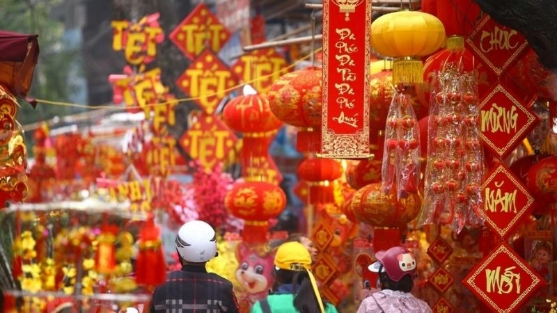 thơ tết ngũ ngôn cũng rất phổ biến với đa dạng chủ đề