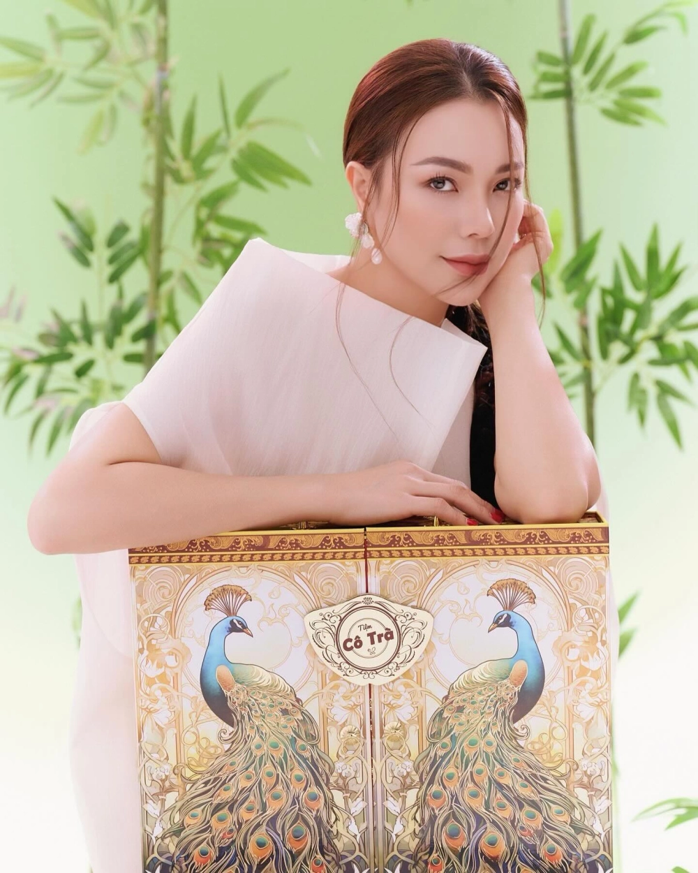 Tiểu sử của Trà Ngọc Hằng