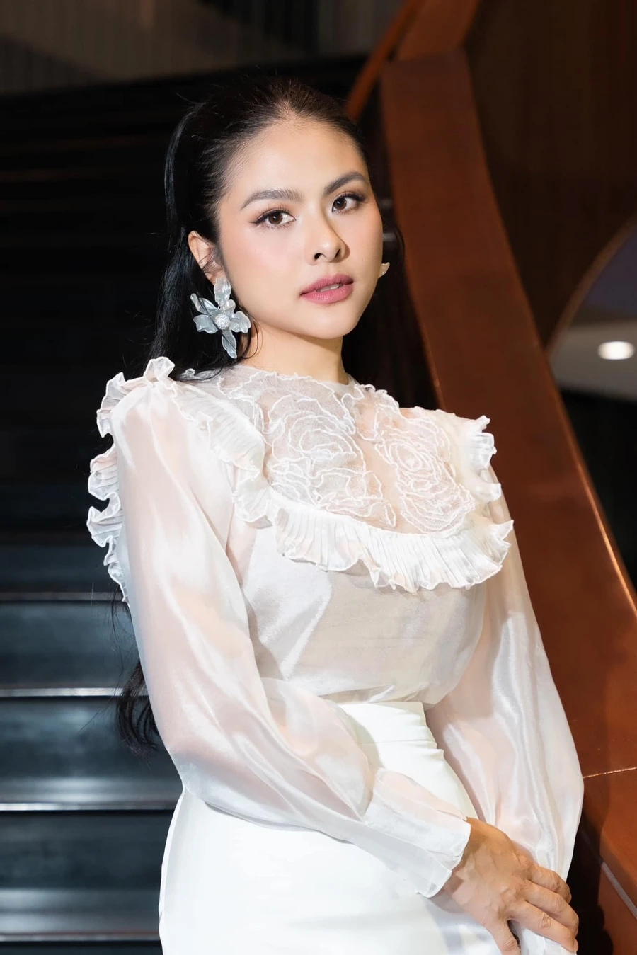 Vân Trang Mặc Áo Dài khoe vẻ đẹp dịu dàng đậm chất Việt
