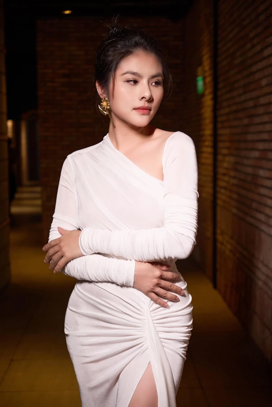 Vân Trang Áo Dài thướt tha duyên dáng với nét đẹp truyền thống