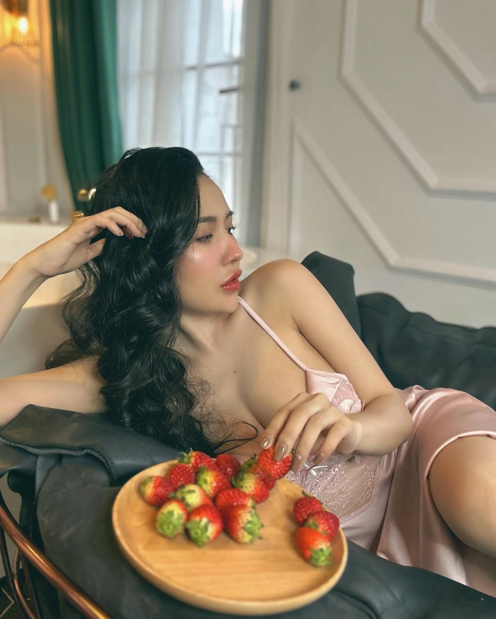 Cư dân mạng hỏi nhau Viên Vibi làm nghề gì thật sự