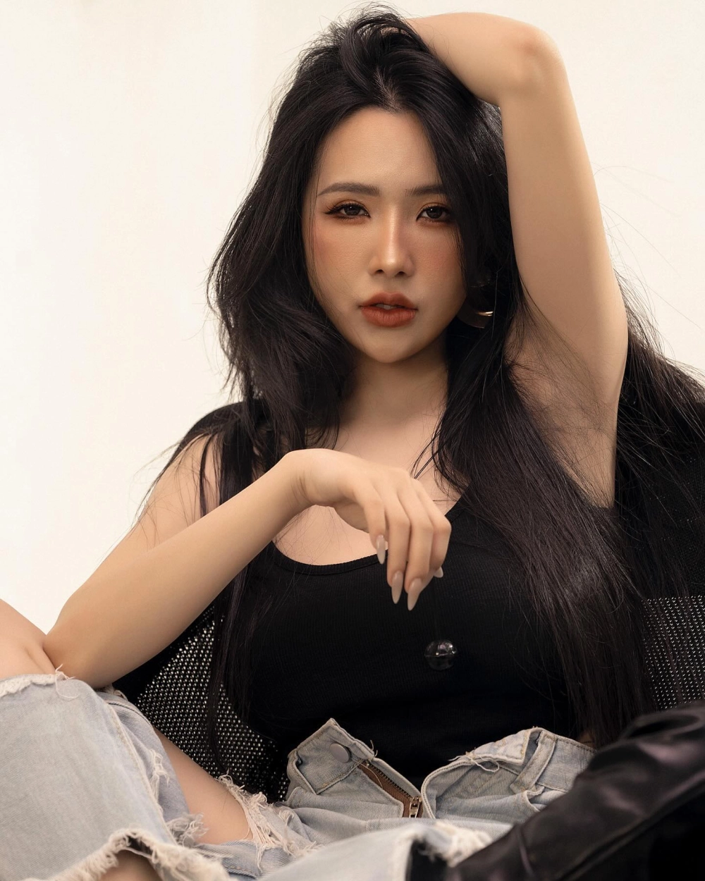 Viên Vibi live app gây chú ý với màn thể hiện nóng bỏng