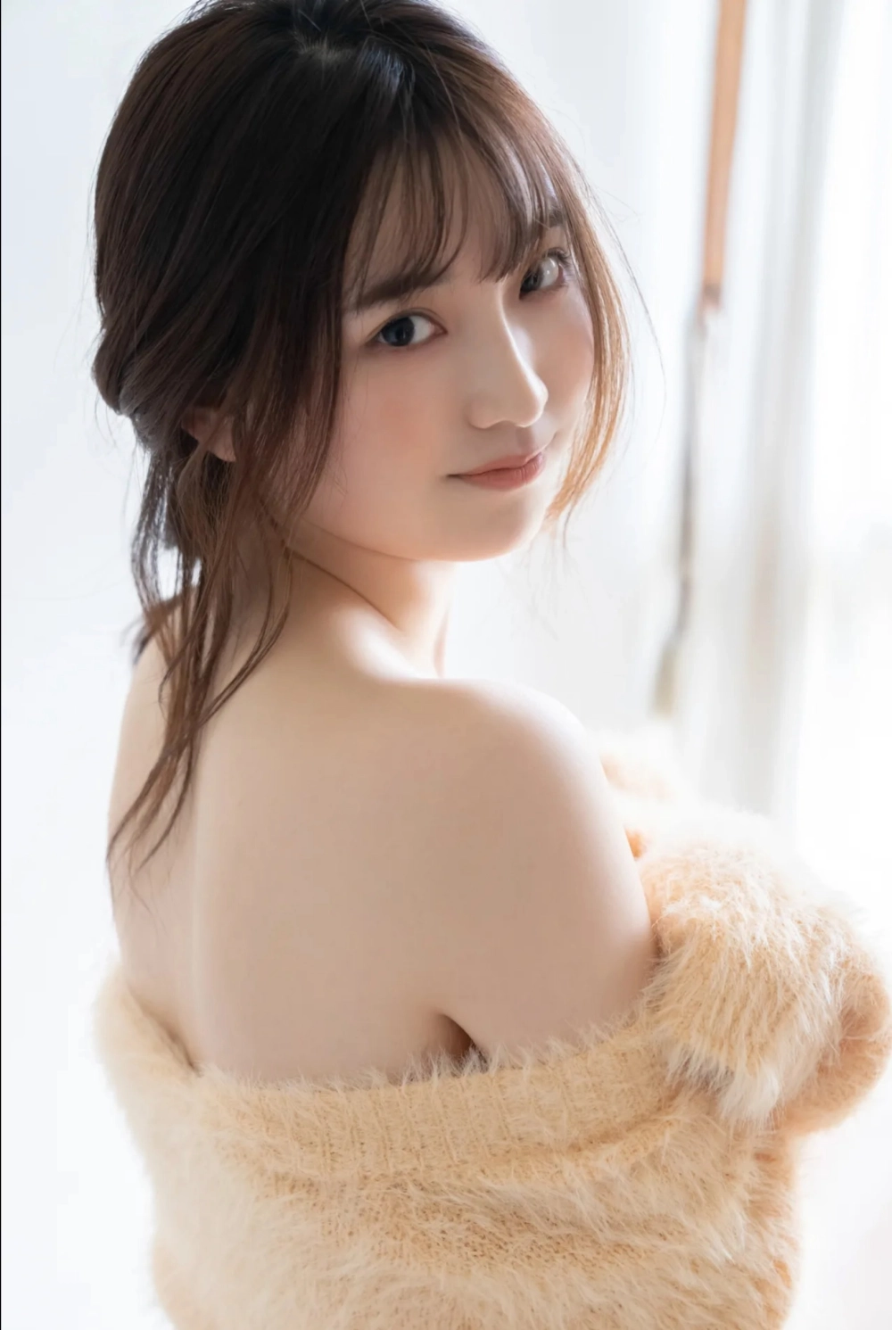 Nụ cười Ai Saito mang sức hút khó cưỡng