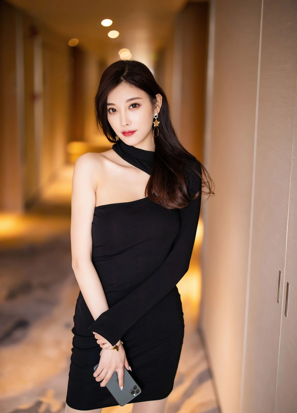 Sức hút Alessandra Liu lan tỏa mạnh mẽ