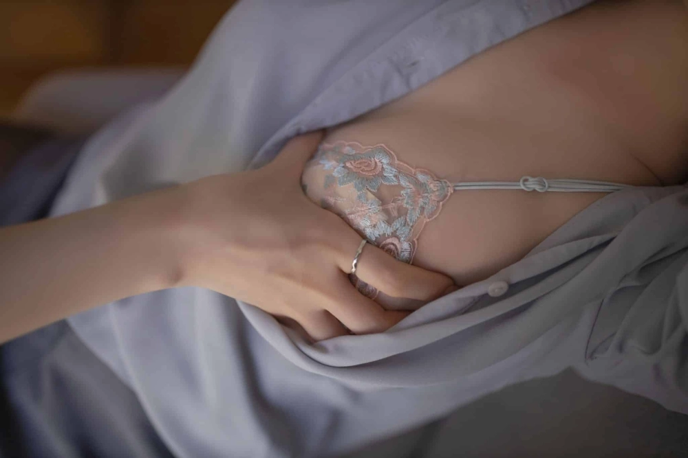 Anh gai xinh khoe vu khoe vú căng nóng bỏng chết người ngay