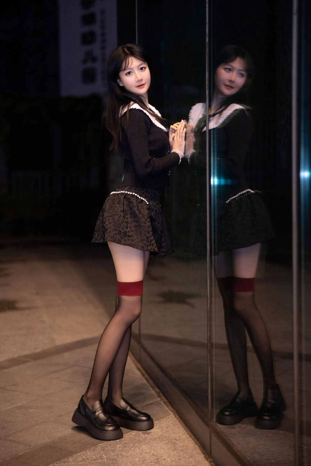 Ảnh gái bóp vú tự bóp vú căng nóng bỏng dâm tình chết người