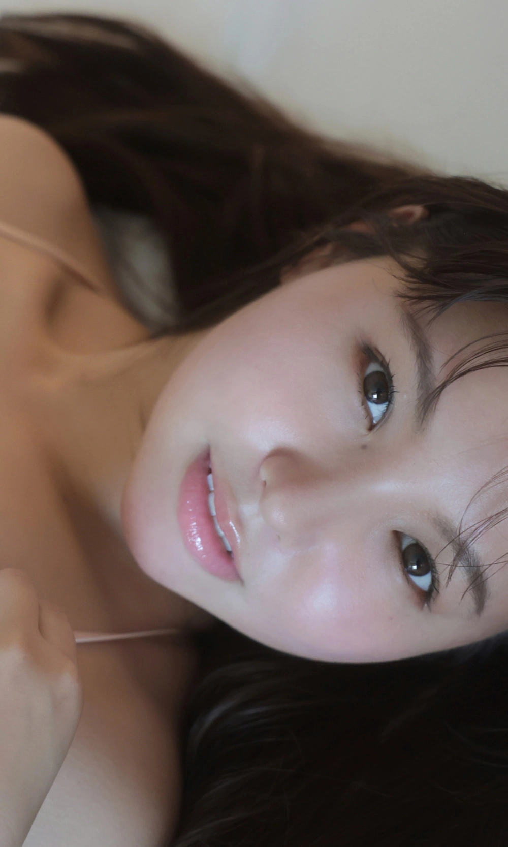 Hongo Yuzuha khoe nét đẹp nóng bỏng tự nhiên