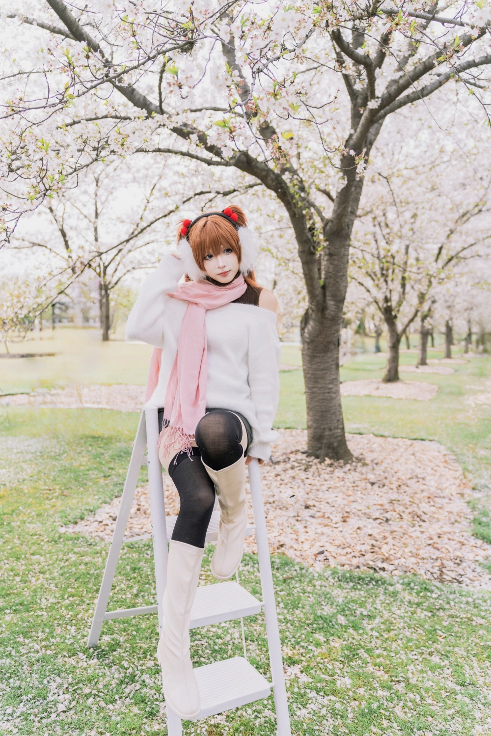 Huacun Asuka tỏa khí chất sexy rực rỡ