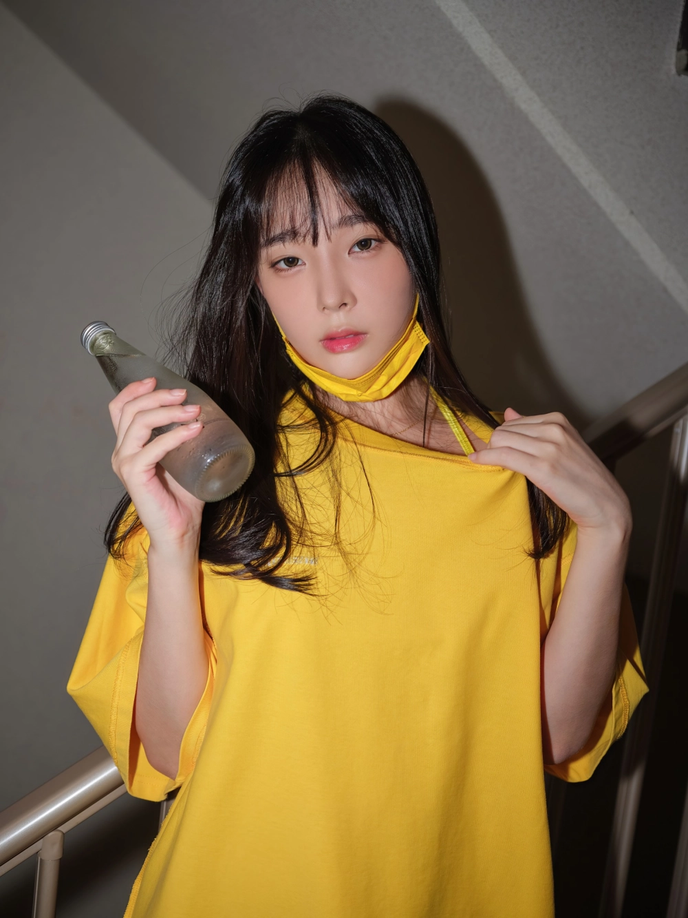 Kang Inkyung thu hút mọi ánh nhìn