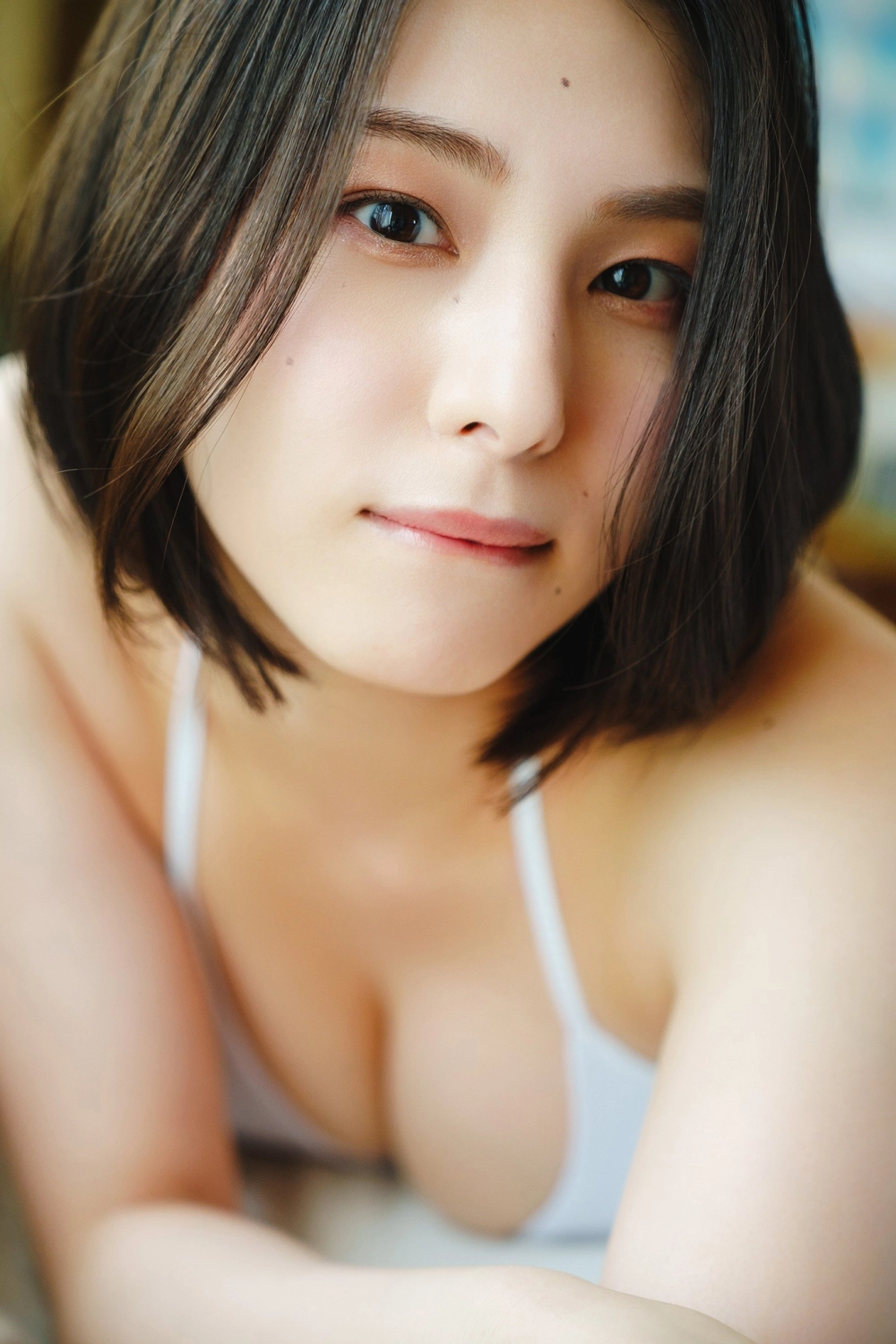 Lori Iori tỏa khí chất gợi cảm rực rỡ