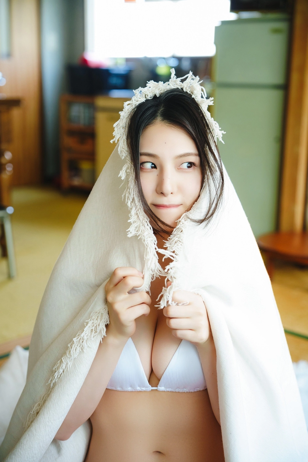 Lori Iori cuốn hút ở từng đường cong