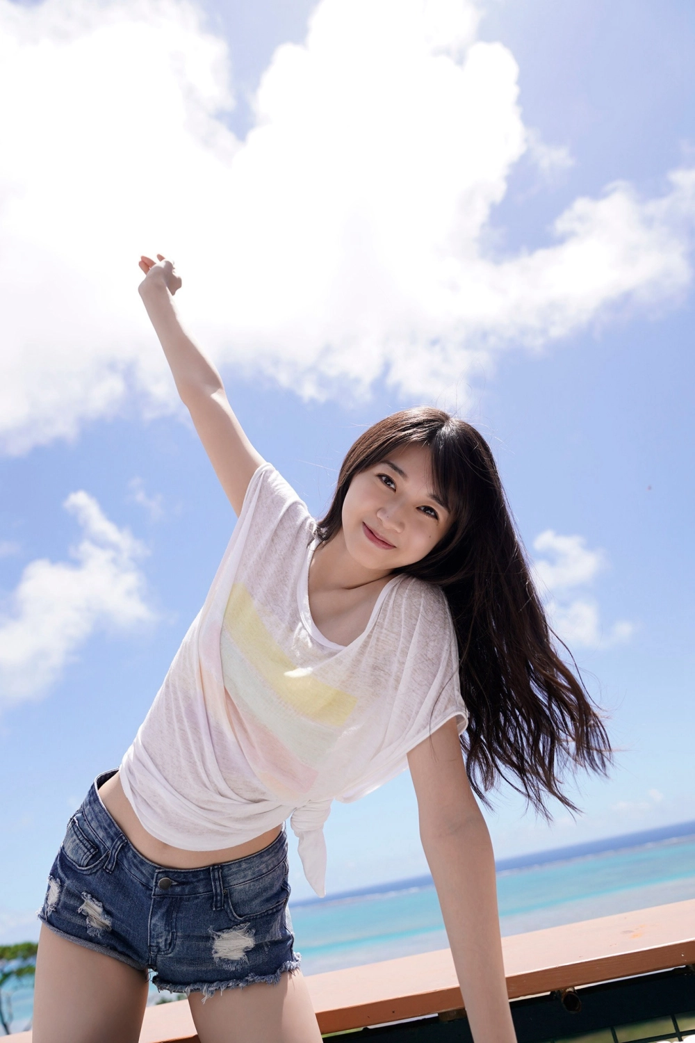 Makino Marie hút ánh nhìn bằng vẻ đẹp rực rỡ