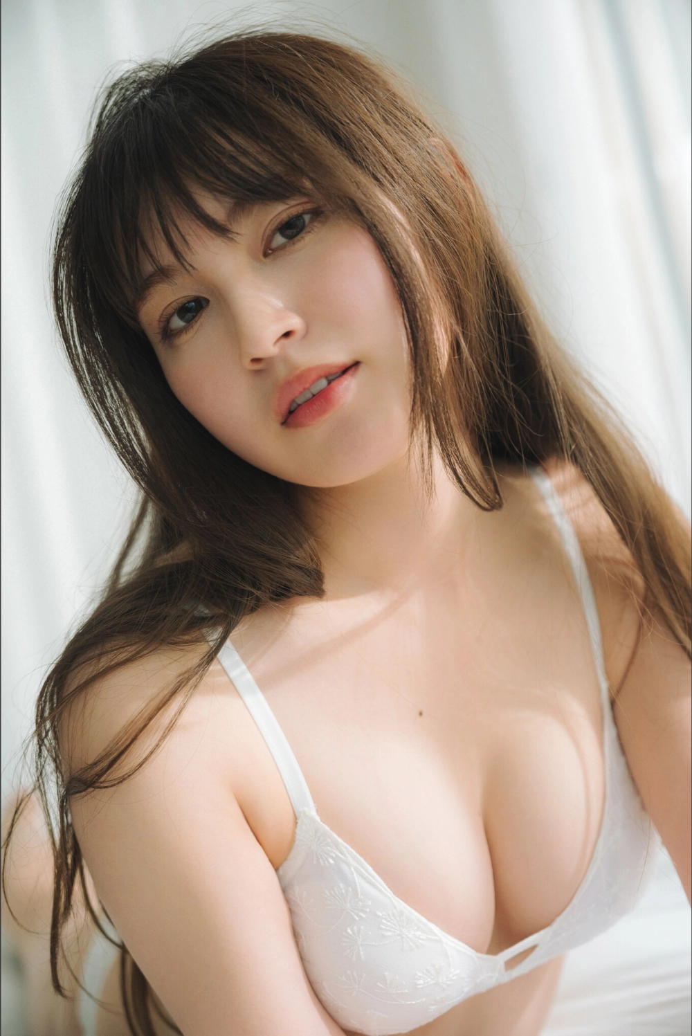 Mina Yui khiến ánh nhìn phải dừng lại