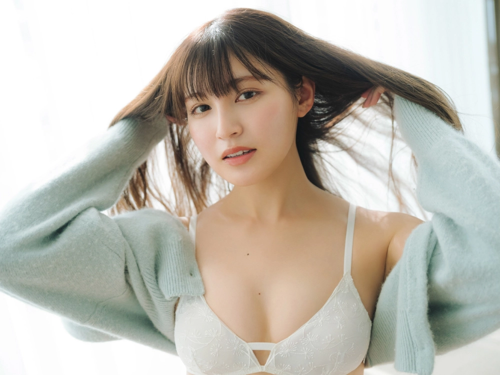 Mina Yui thu hút ngay từ ánh nhìn đầu