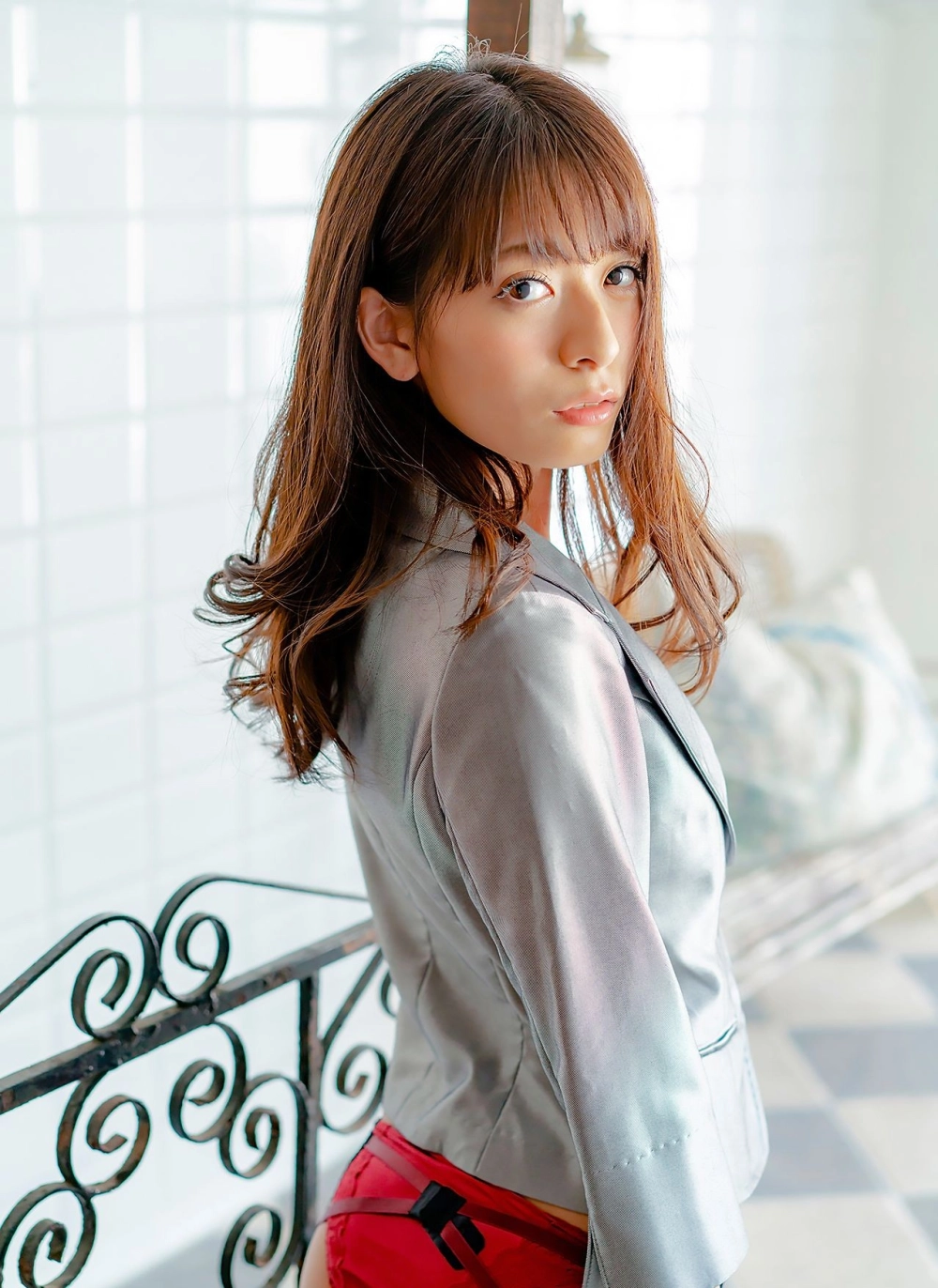 Ánh nhìn Nonoura Warm đầy mê lực