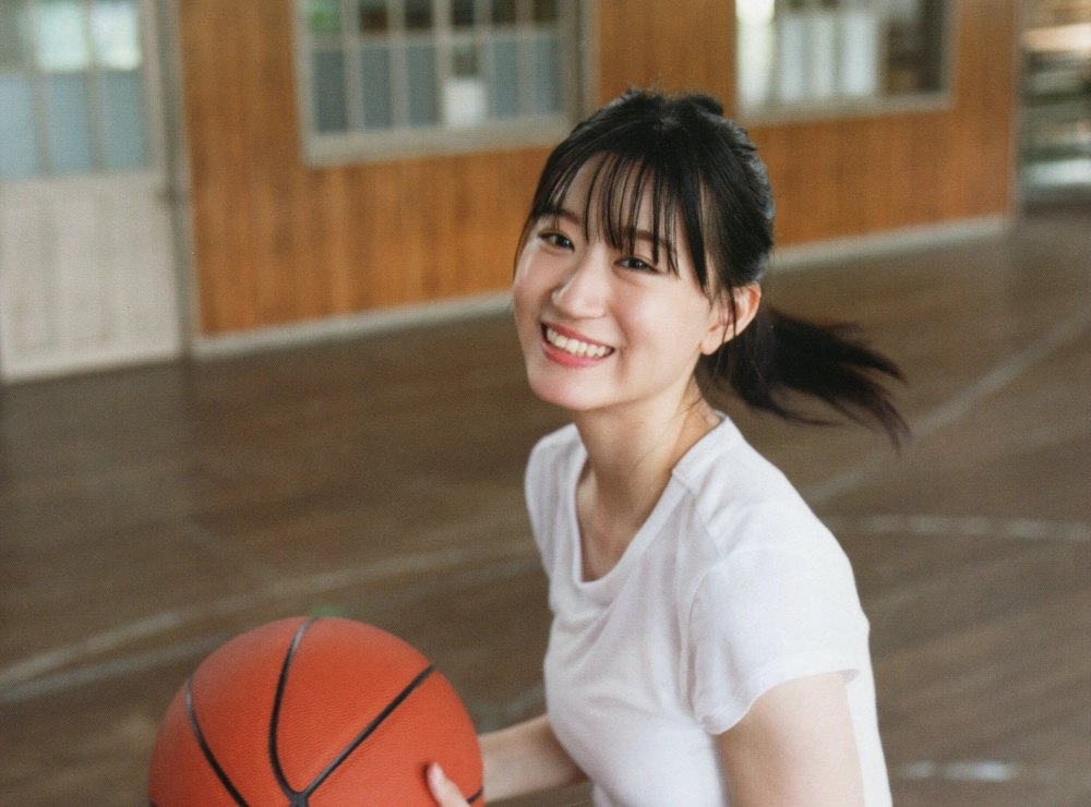 Rei Jonishi khoe đường cong đầy mê lực