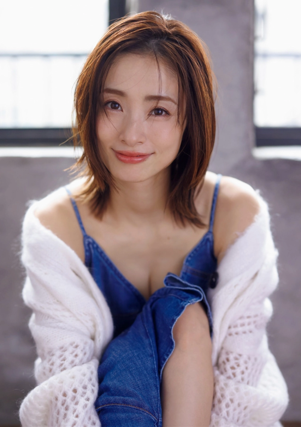 Ueto Aya nổi bật với phong thái quyến rũ