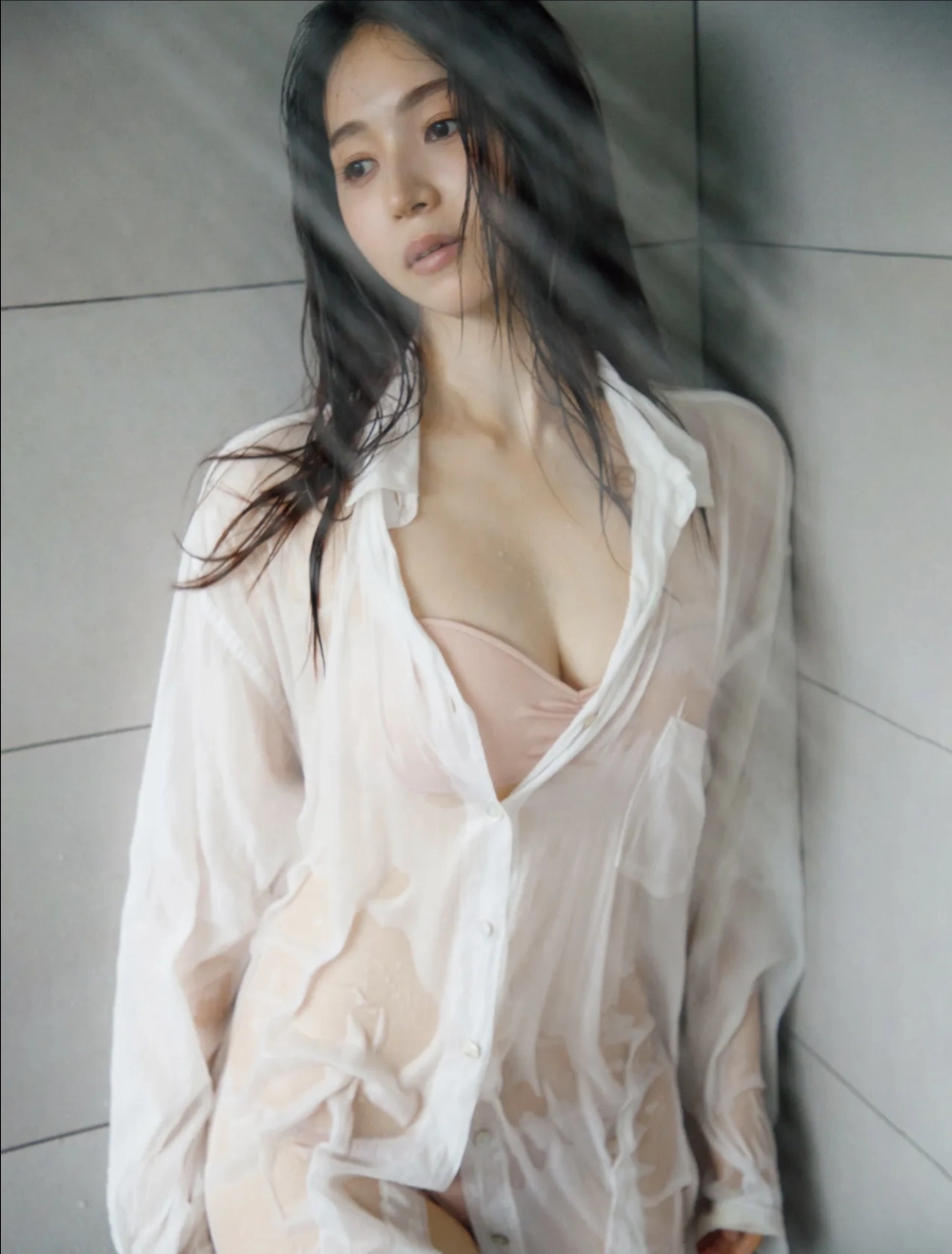 Yoshino Chitose mang khí chất đầy hấp dẫn