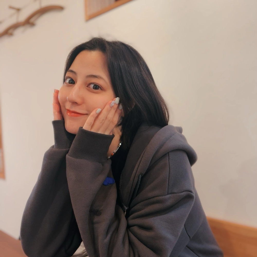 Yumi Sugimoto rạng rỡ với thần thái quyến rũ