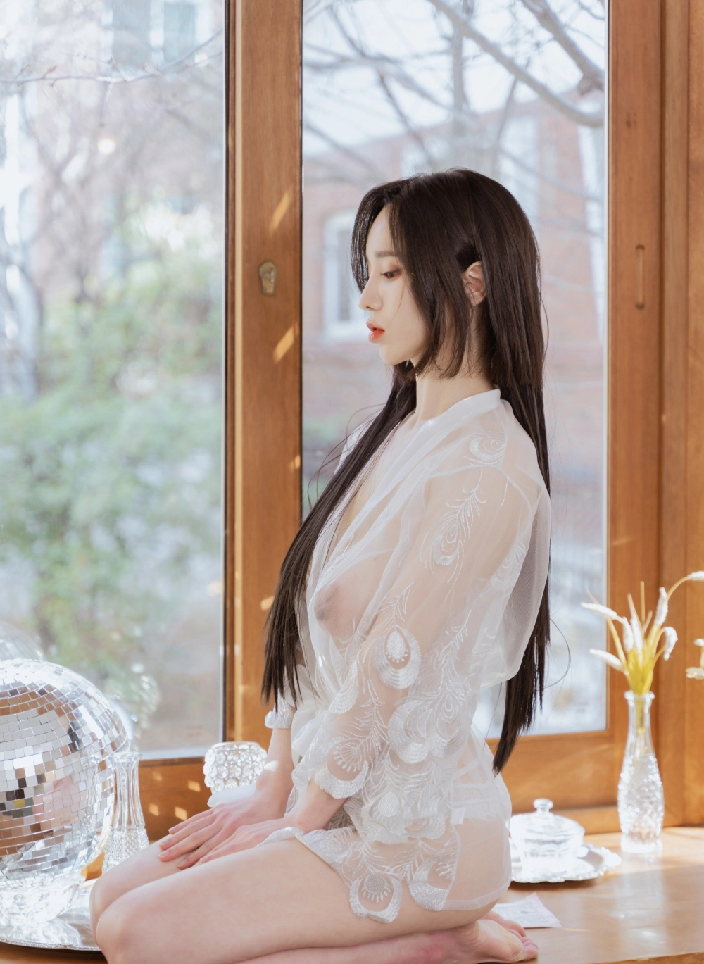 YUNHA rạng rỡ và cuốn hút tự nhiên