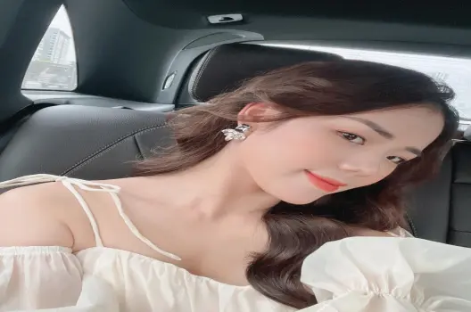 Nguyễn Hương Ly bùng nổ quyến rũ qua bộ sưu tập ảnh mới