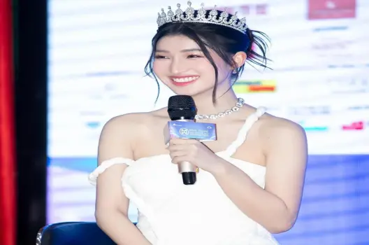 Á hậu Phương Nhi bùng nổ quyến rũ qua bộ sưu tập ảnh mới