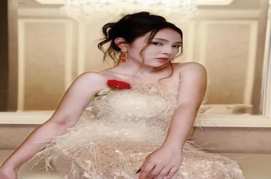 Bộ sưu tầm ảnh Bảo Trâm khoe sắc vóc trong ảnh thời trang mới