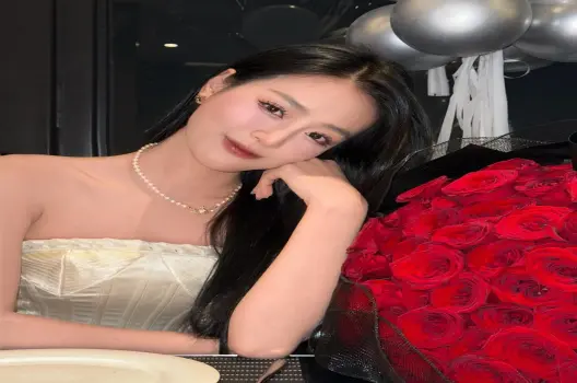 Bùi Khánh Linh bùng nổ quyến rũ qua bộ sưu tập ảnh thời thượng