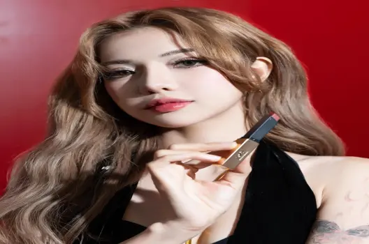 Ciin bùng nổ quyến rũ trong bộ ảnh thời thượng mới