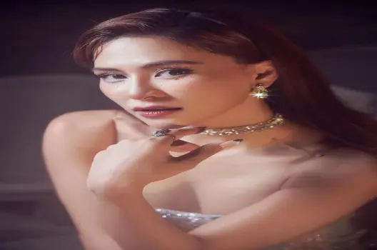 Hà Nhi bùng nổ quyến rũ qua bộ sưu tập ảnh thời thượng mới
