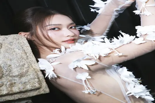 Khả Ngân bùng nổ quyến rũ qua bộ sưu tập ảnh thời thượng mới