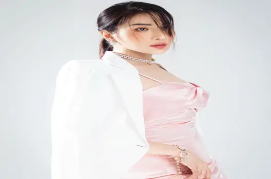 Bộ sưu tập ảnh mới của Khả Như được netizen khen ngợi