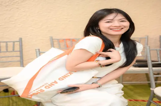 Kiều Oanh khiến người hâm mộ trầm trồ với ảnh mới lạ cuốn hút