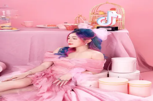 Linh Barbie bùng nổ quyến rũ qua bộ sưu tập ảnh thời thượng