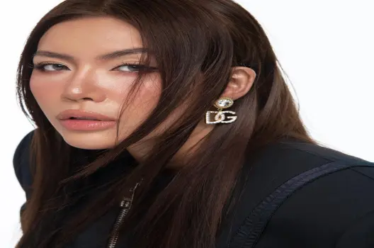 Minh Tú bùng nổ quyến rũ qua bộ sưu tập ảnh thời thượng mới
