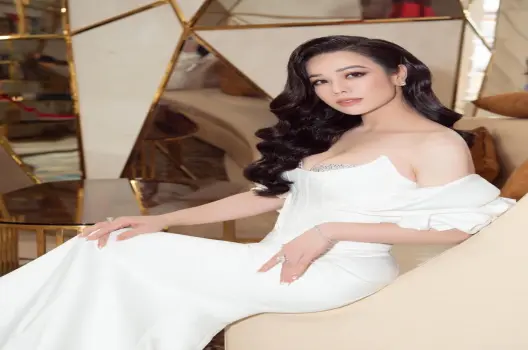 Nhật Kim Anh bùng nổ quyến rũ qua bộ sưu tập ảnh thời thượng