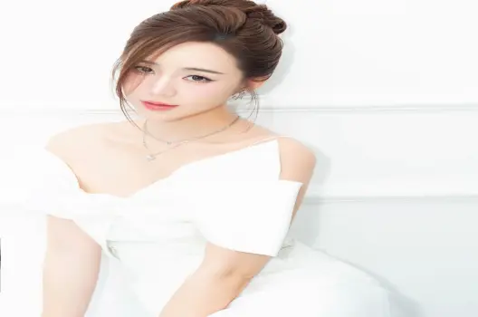 Quỳnh Kool bùng nổ quyến rũ qua bộ sưu tập ảnh thời thượng
