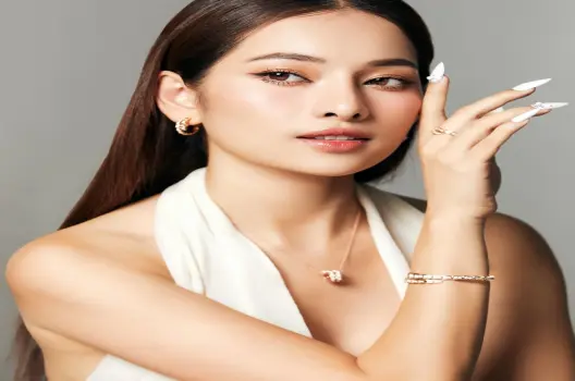 Bộ sưu tầm ảnh đẹp sang chảnh của Sara Lưu gây sốt