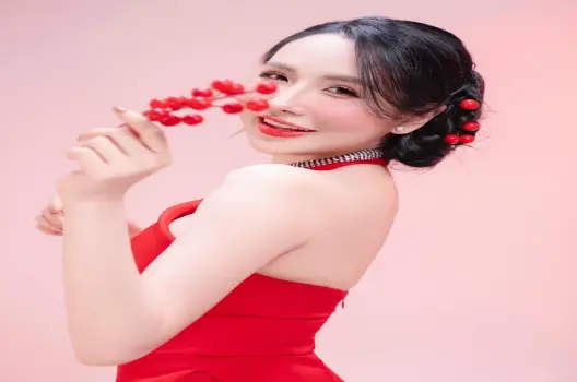 Viên Vibi bùng nổ quyến rũ qua bộ sưu tập ảnh thời thượng mới