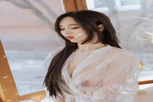 YUNHA thả dáng gợi cảm khiến triệu trái tim phải tan chảy