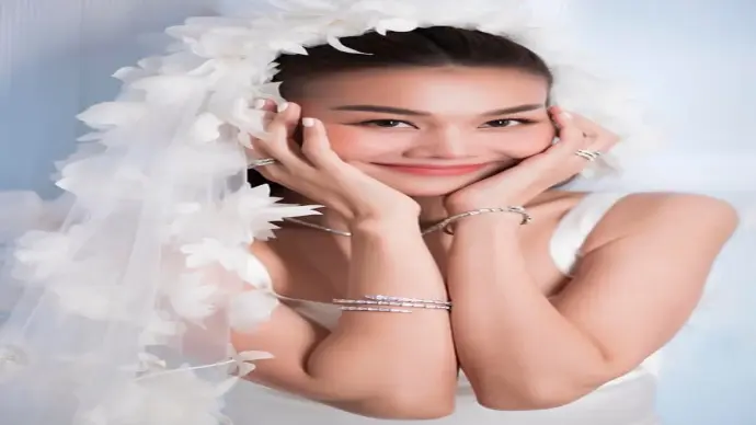 Nghệ sĩ Thanh Hằng bùng nổ quyến rũ qua bộ sưu tập ảnh thời thượng