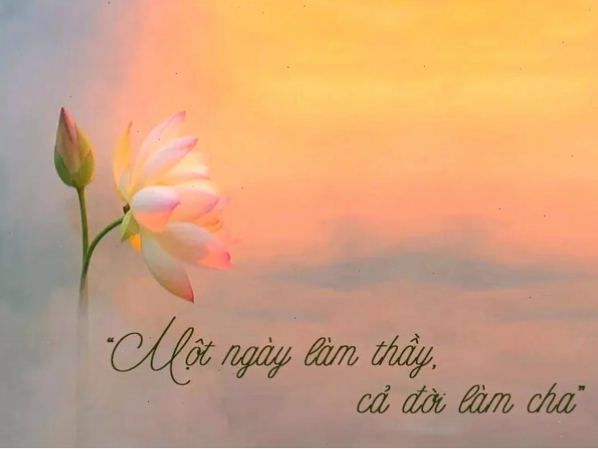 Học sinh tặng hoa và quà cho giáo viên