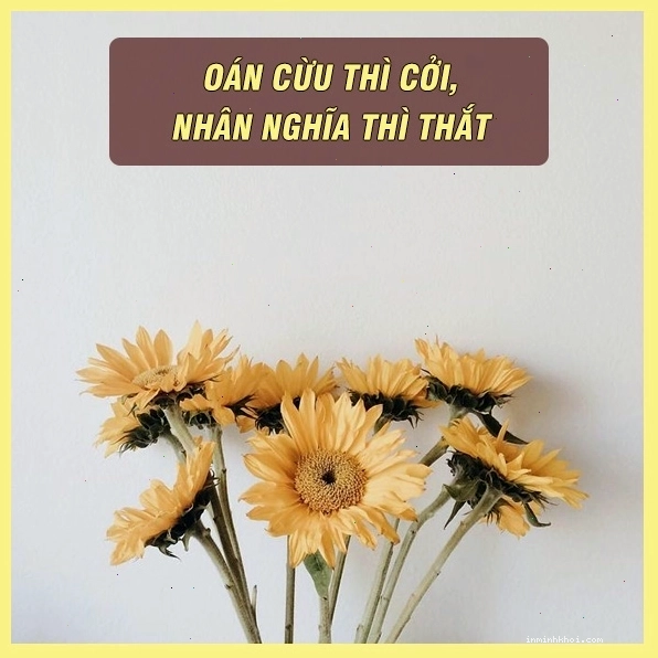 Tranh vẽ cảnh người dân cùng nhau giúp đỡ xây dựng nhà cửa