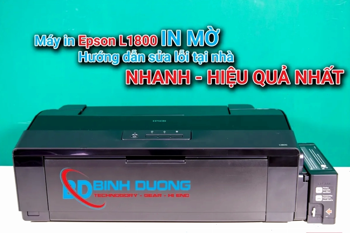 Bên trong máy in Epson đang được kiểm tra