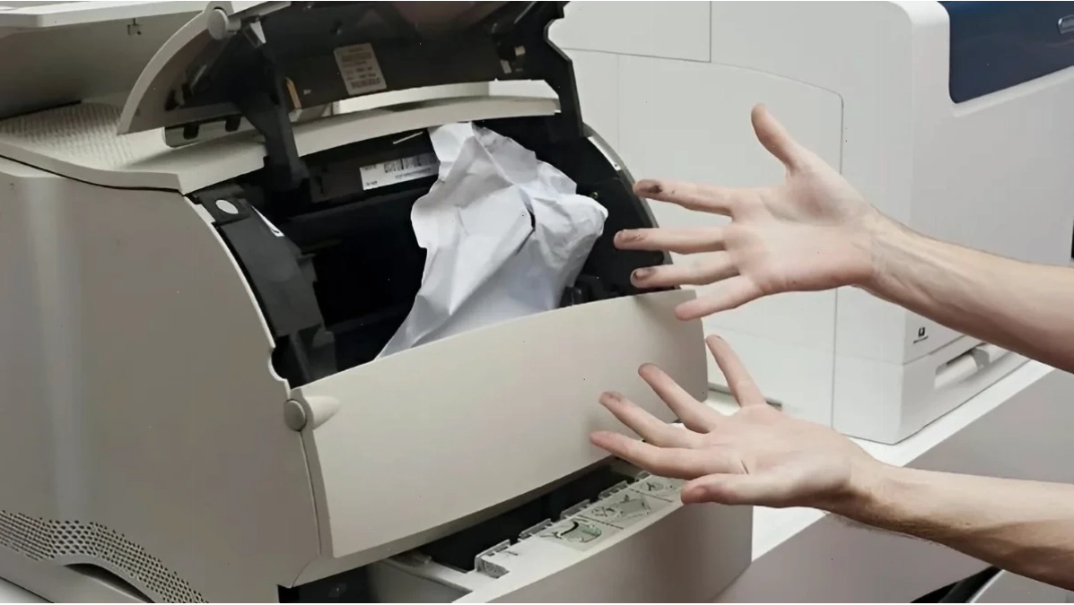 Cận cảnh bộ phận quả cao su kéo giấy của máy in