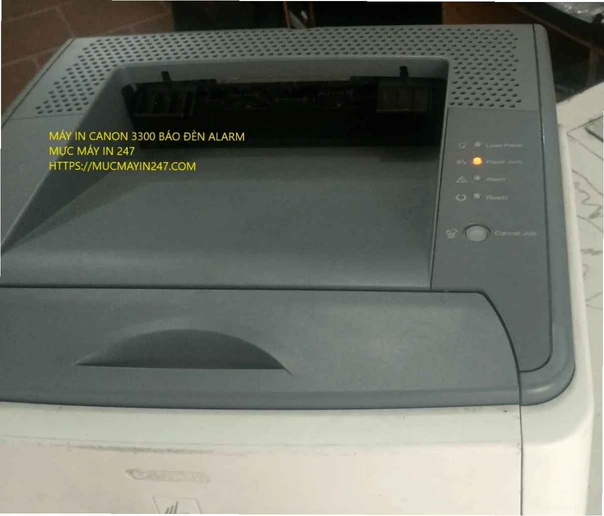 Cận cảnh bộ phận quả đào kéo giấy trong máy in